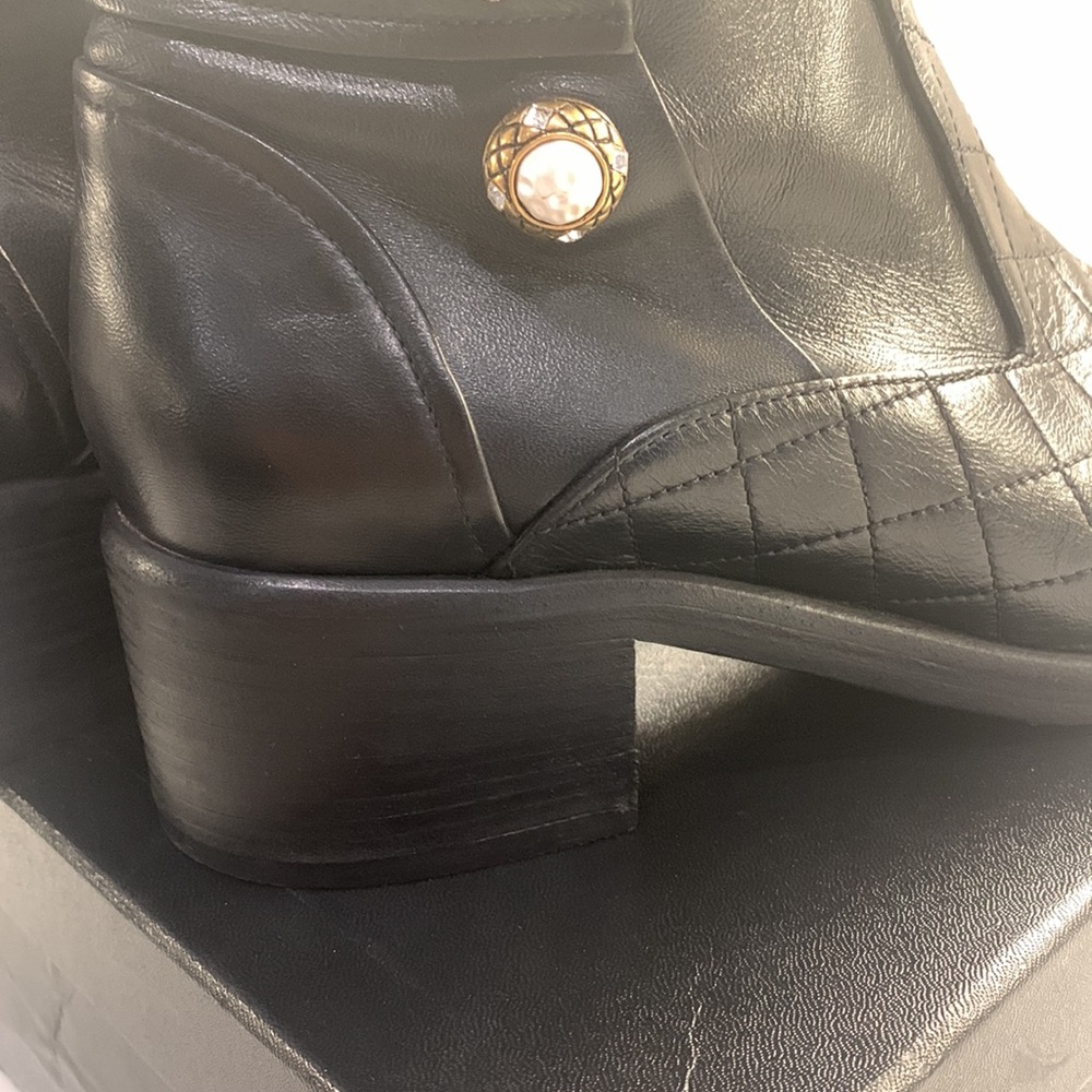 Chanel Black Quilted leather Pearl CC Logo Zip Boot Size 41.5 - Picture 8 of 15